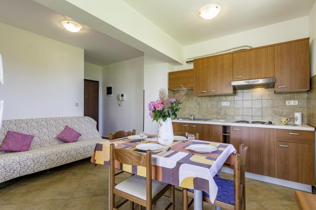 Apartments Monte Rosso Savudrija Ngoại thất bức ảnh